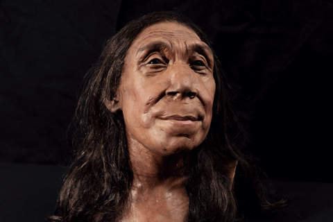 lebensechtes Porträt einer Neandertaler-Frau